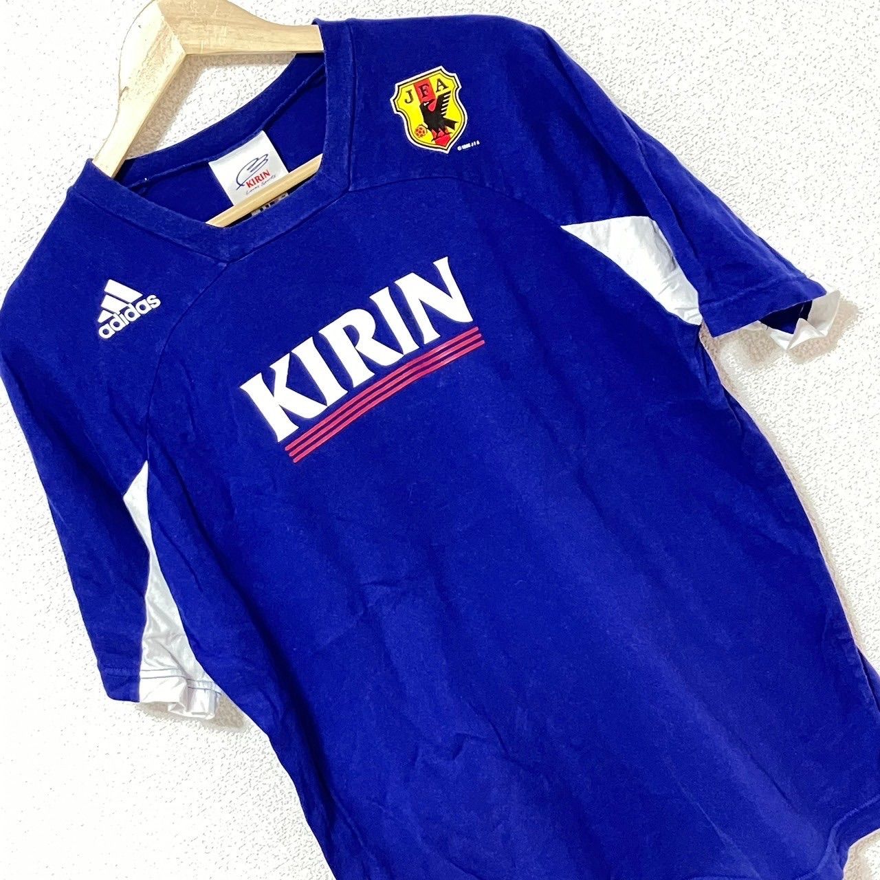 (^w^)b adidas JFA KIRIN アディダス 日本サッカー協会 キリン 公式ユニフォーム Tシャツ フットボール サムライブルー 応援  グッズ 練習着 Jリーグ ワールドカップ W杯 サッカー 青 ブルー コットン 綿100％ サイズL