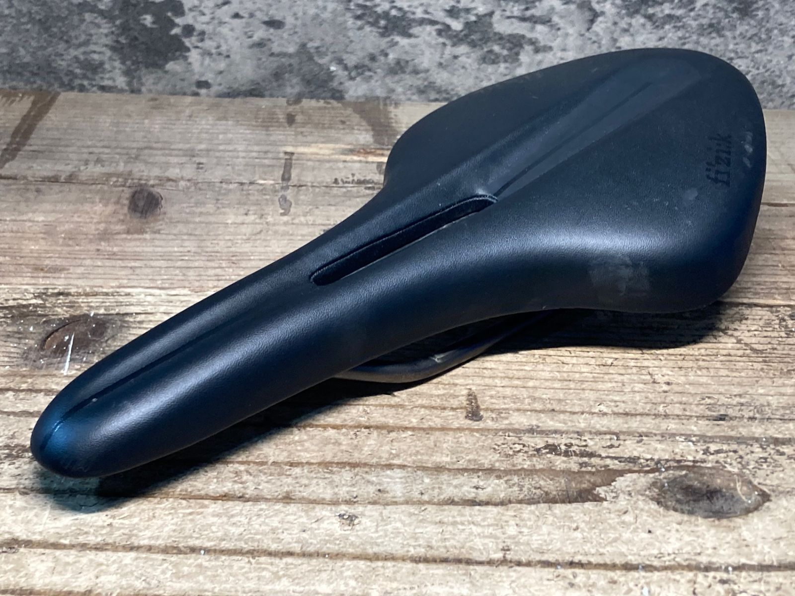 JM307 フィジーク fizik アリオネ ARIONE R3 サドル 黒 140mm kiumレール プレート