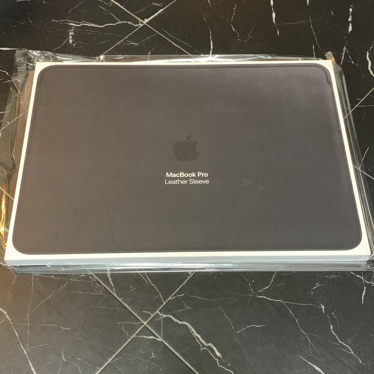 Apple純正品 15インチMacBook Pro用レザースリーブ ブラック