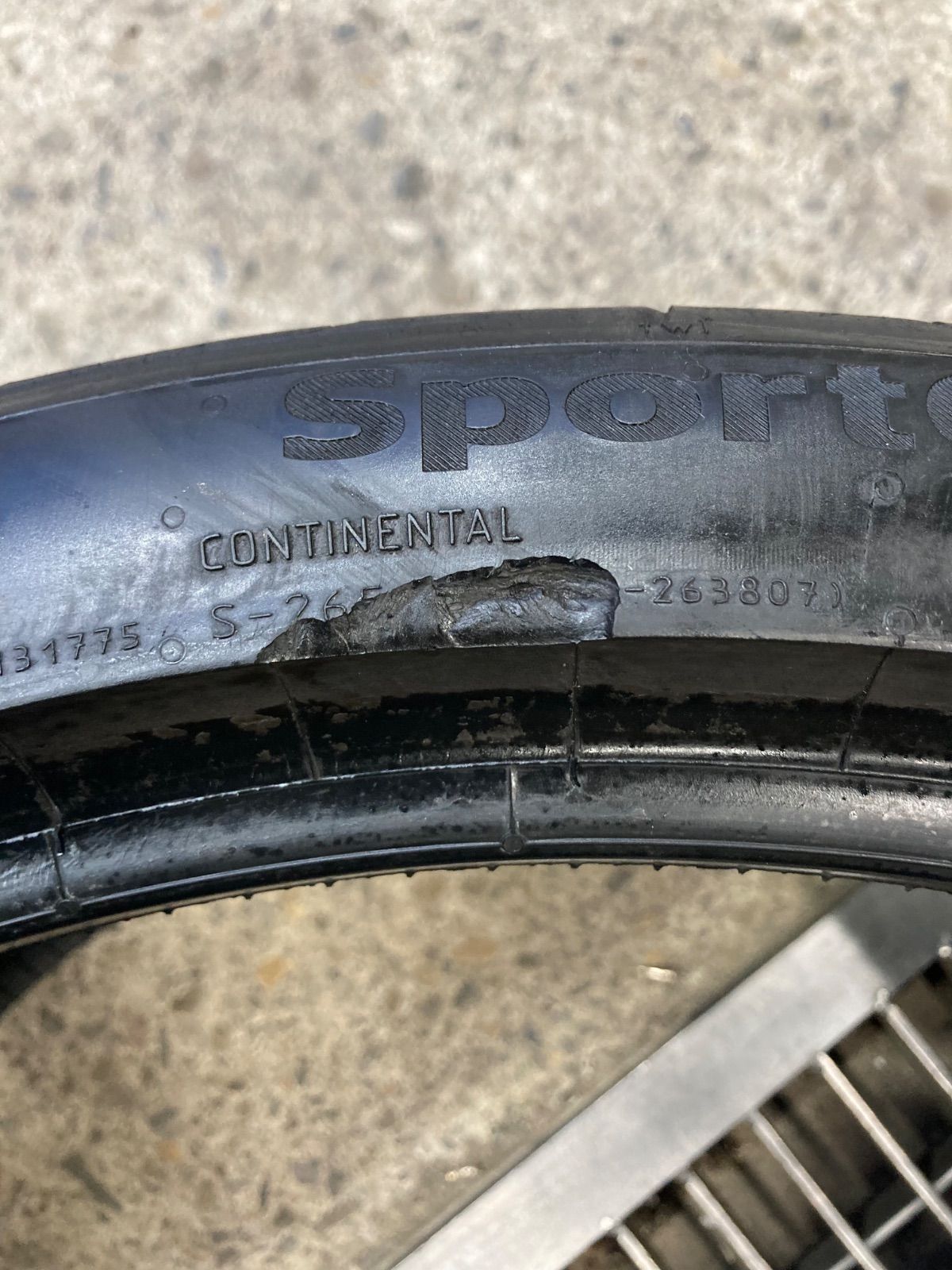 最安値で販売します。 285 30R22 Continental Sport Contact7 製造 2本 〜