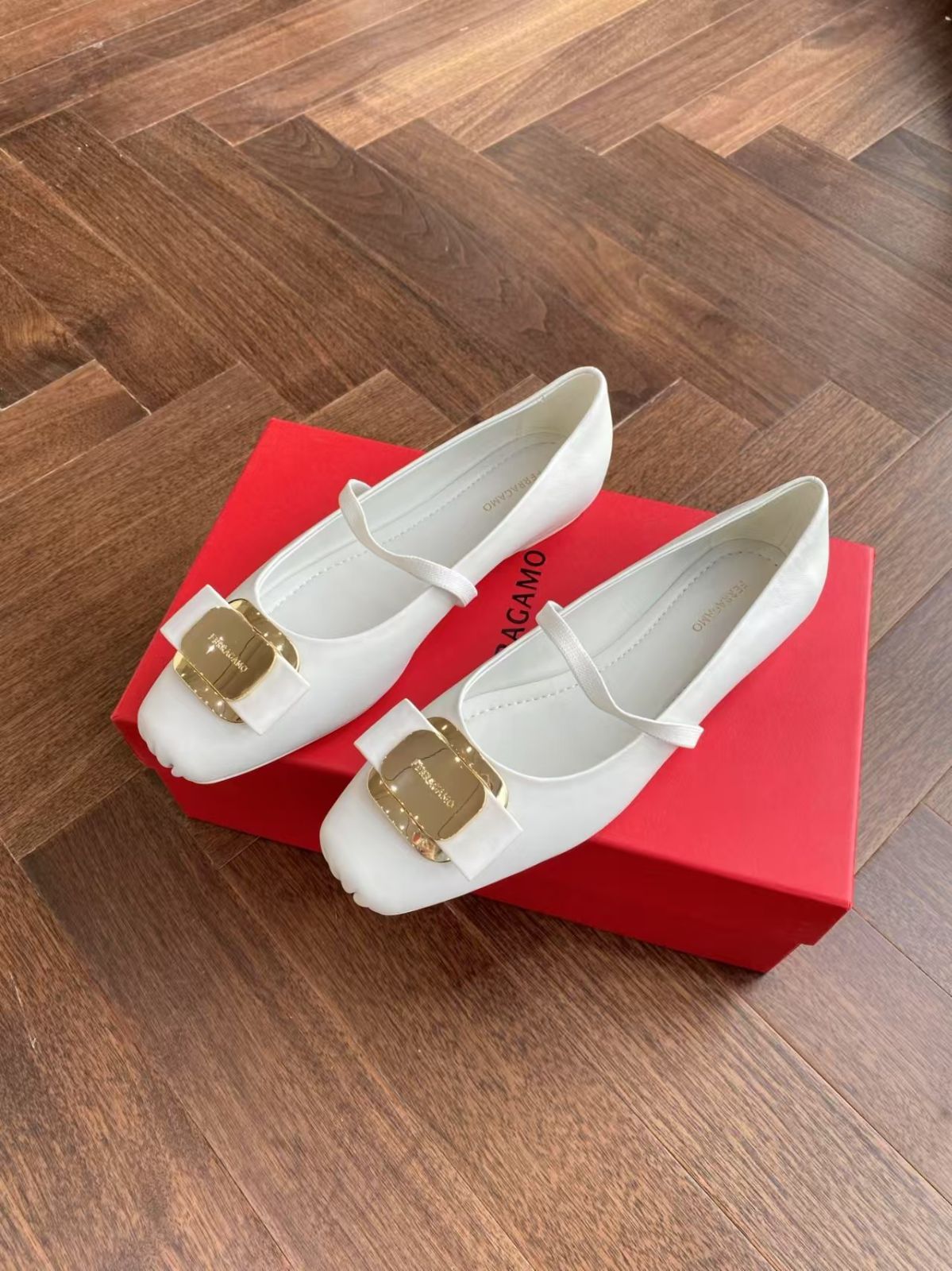 早春 Ferragamo フェラガモ バレエ マリージェーンパンプス羊革