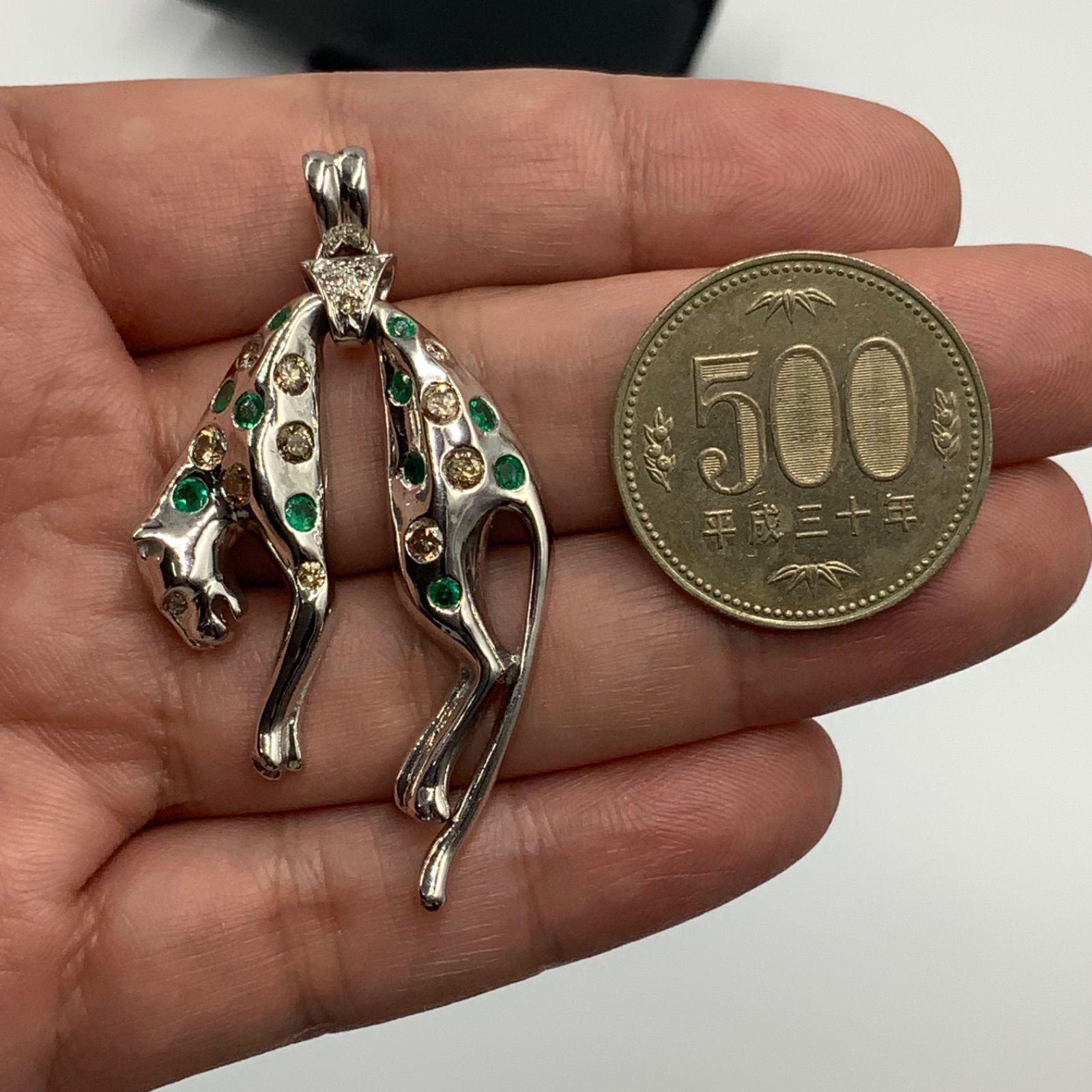 プラチナ パンサーペンダント 12.6g ダイヤ 0.87ct エメ 0.59ct - メルカリ