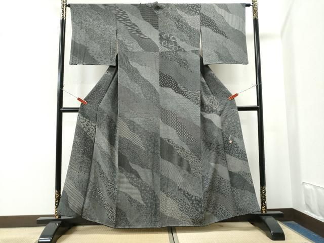 平和屋着物○小紋師 寿永作 江戸小紋 寄せ小紋柄 黒地 正絹 逸品