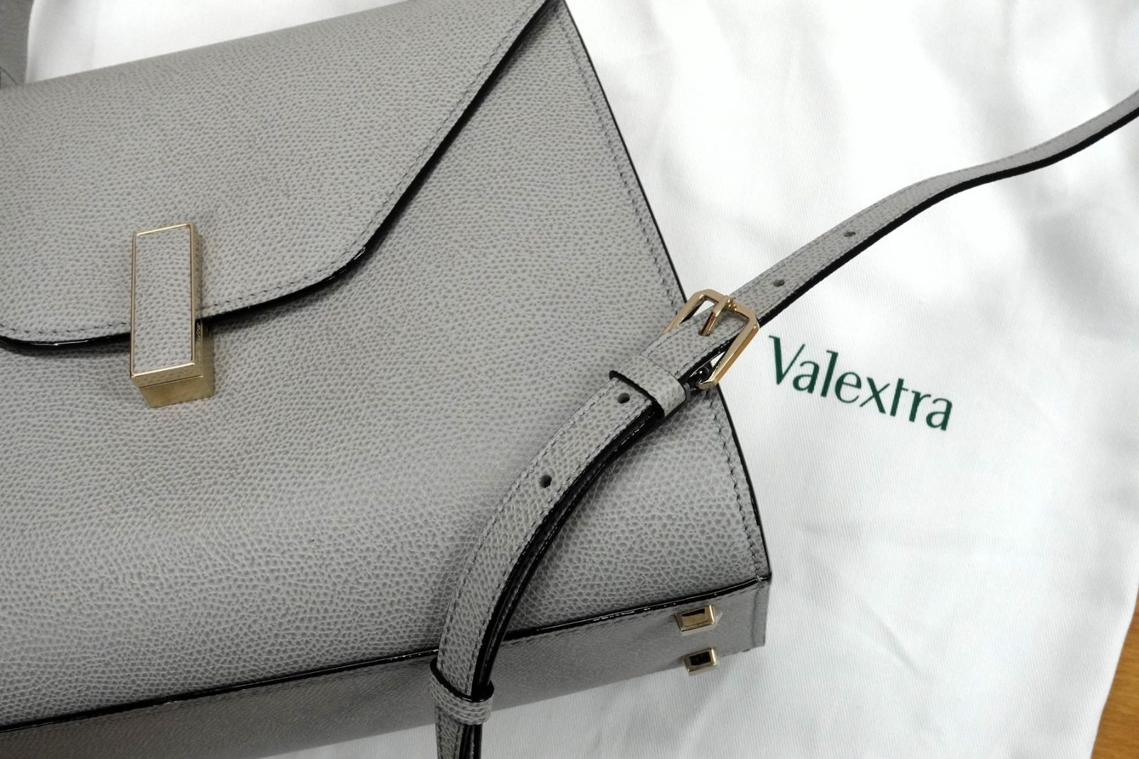 ヨーロッパ買付・新品・未使用】Valextra(ヴァレクストラ ヨーロッパ買付・新品・未使用】Valextra(ヴァレクストラ
