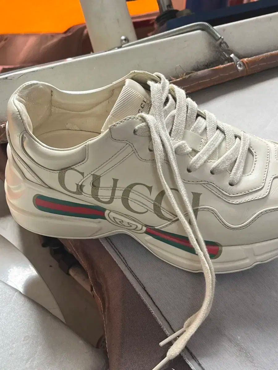 GUCCI(グッチ) ライトン ライトン ロゴ 235 サイズ 出品