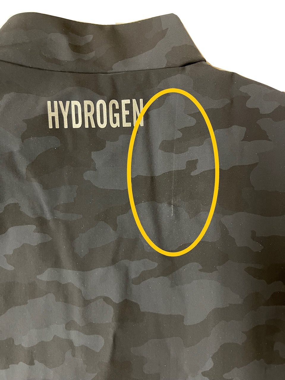 右ショルダー部分に白い線状のキズ処分特価HYDROGEN GOLF VEST - メルカリ