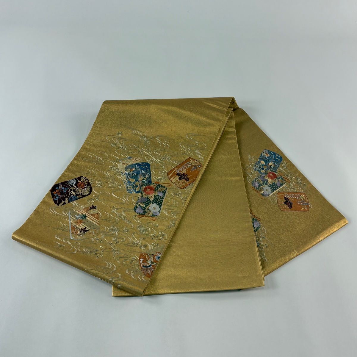 袋帯 秀品 草花 流水 金糸 本金箔 金色 お太鼓柄 正絹 【中古