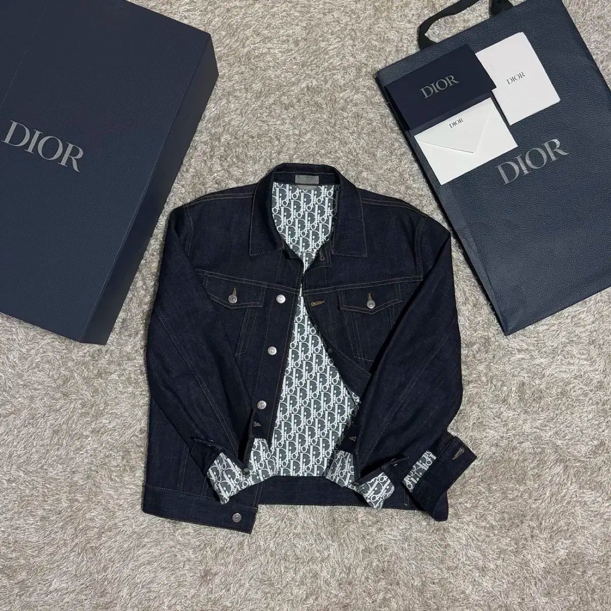 DIOR