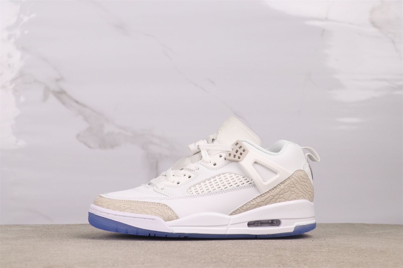 今日 NIKE ジョーダン スピズァイクロー FQ1759-103