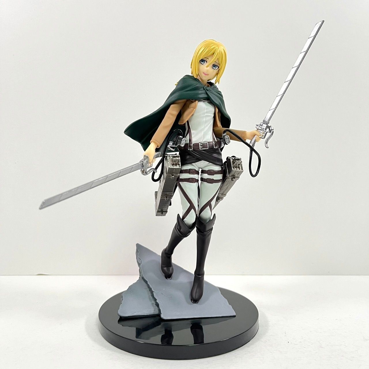 クリスタ・レンズ フィギュア 進撃の巨人 ATTACK OF TITAN
