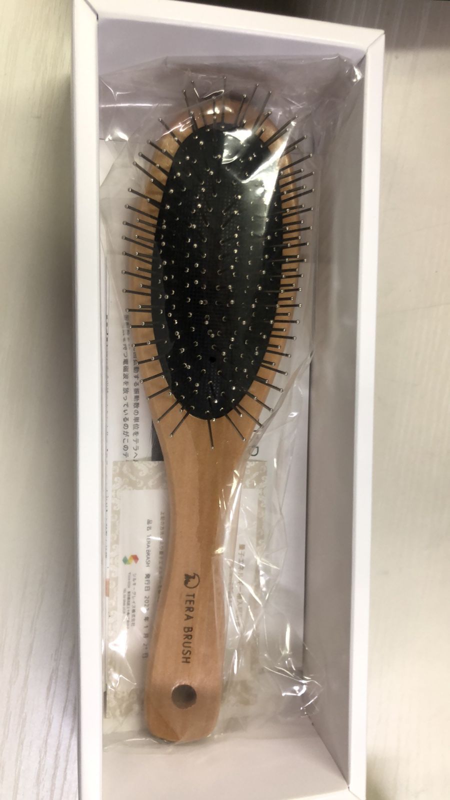 ヘアブラシ テラブラシ Tera Brush テラヘルツ波 転写 頭皮と髪の悩みに ダメージケア マッサージ フケ かゆみ 痛毛 枝毛 さらさらヘアー  - メルカリ