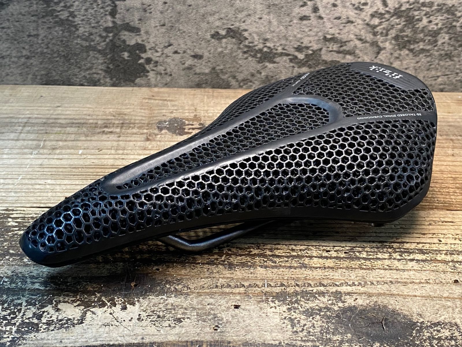 JJ406 フィジーク fizik Vento ARGO Adaptive R3 3D サドル Kiumレール 150mm