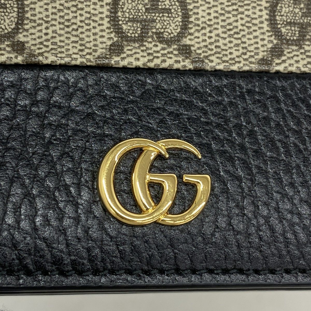 ベージュ ブラック