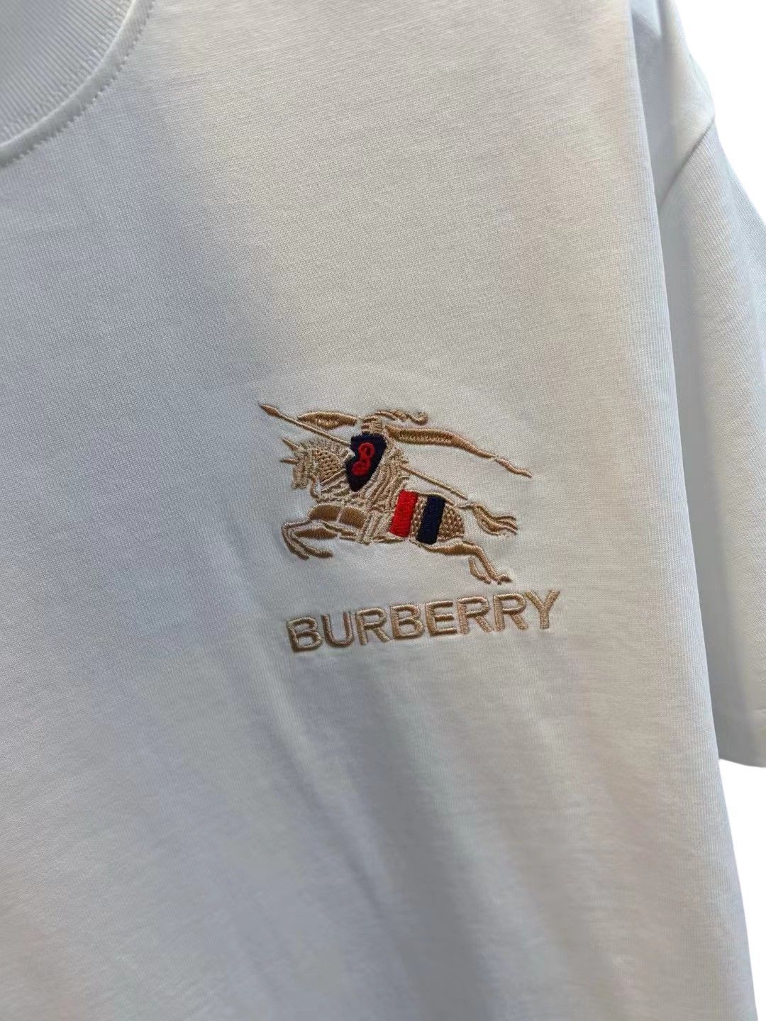 ♦Burberry♦スウェットシャツ☆正規品・安全発送☆ 今日特価】BURBERRY 25SS 刺繍ロゴ シャツ - メルカリ