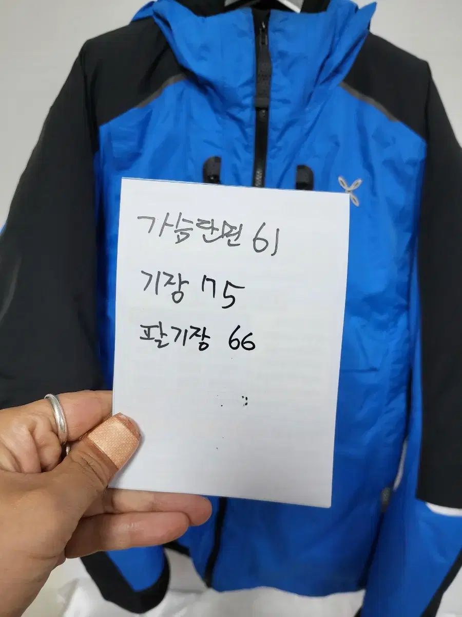 ダウンジャケット