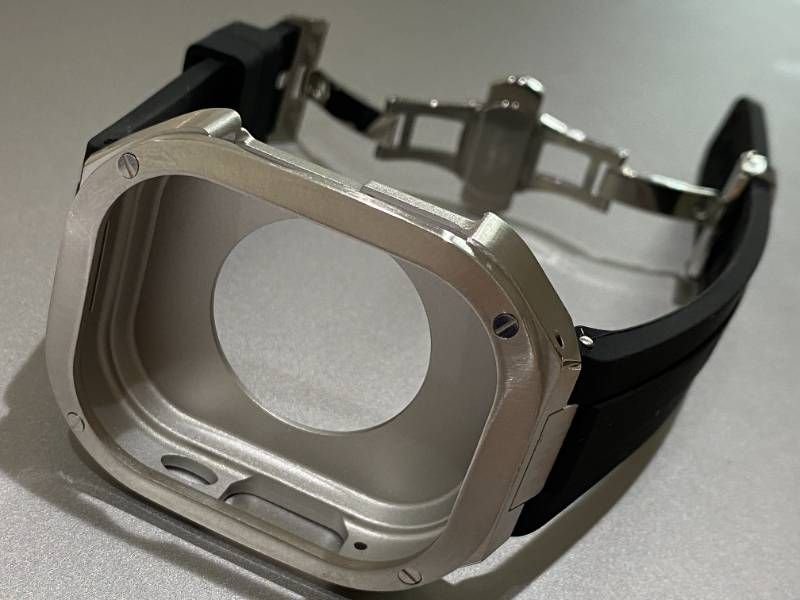 ブラックシルバー AppleWatchカバーケース 脱着 簡単 保護 49㎜ Ultra カスタム ステンレス ベルト ラバー バンド アップルウォッチ対応