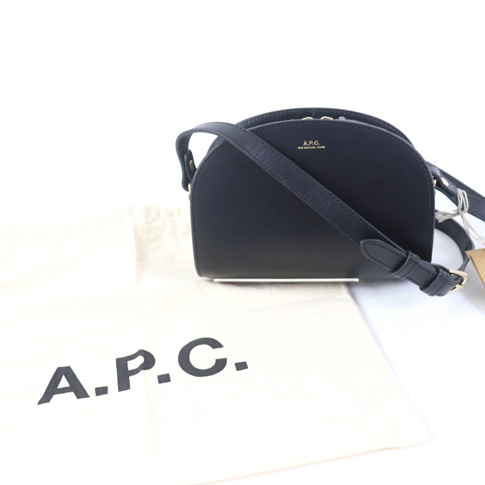 極美品☆A.P.C. アーペーセー F61392 sac deml lune mini ハーフムーン 半月型 レザー ショルダーバッグ ブラック 保存袋付き  レディース - メルカリ