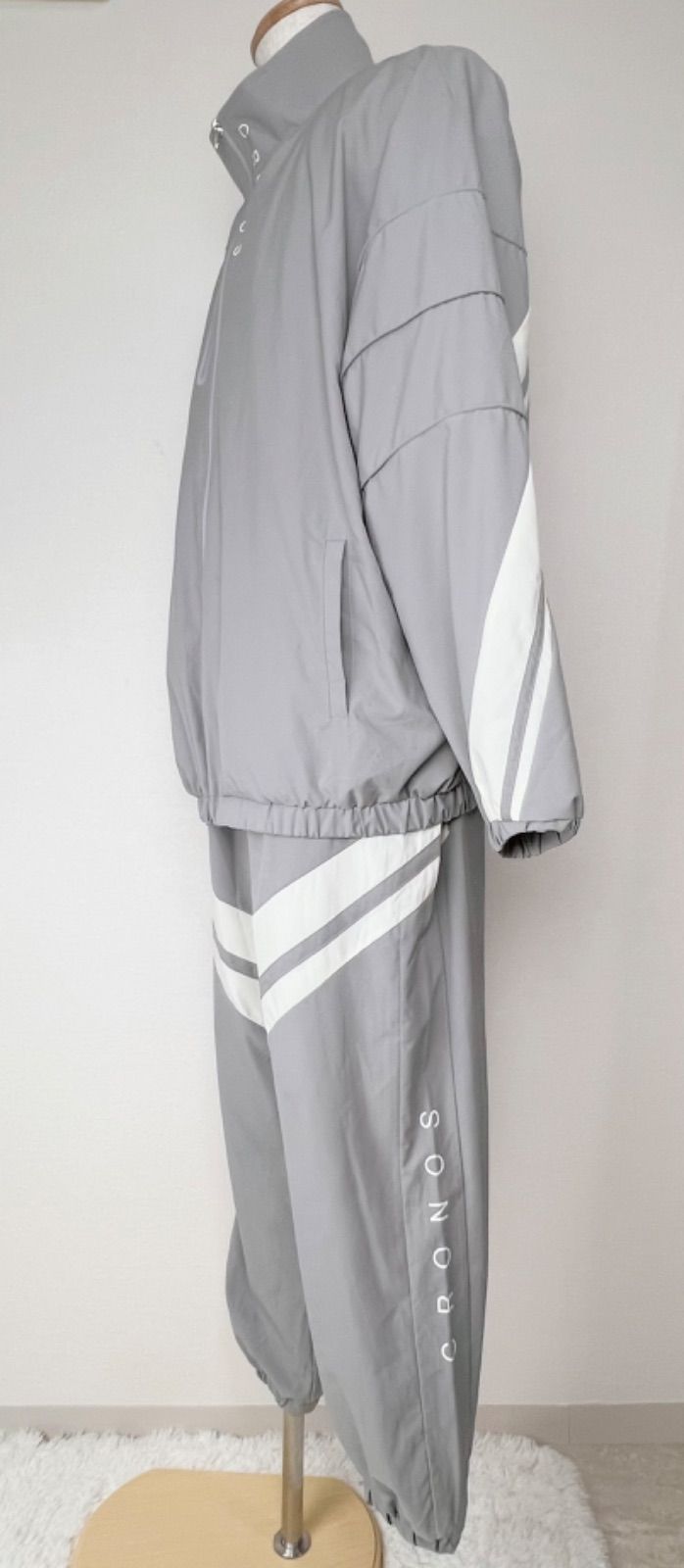 【美品】クロノス　CRONOS ジャージセットアップ CRONOS クロノス ジャージ セットアップ グレー - メルカリ