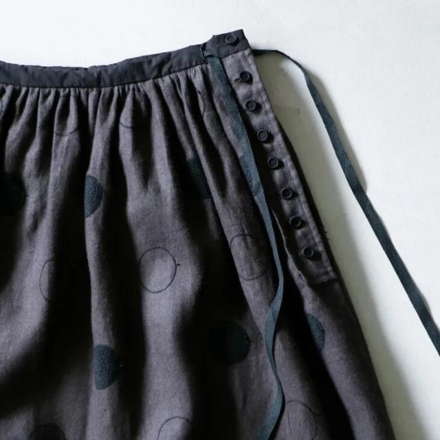 サイドボタンスカート チャコール
