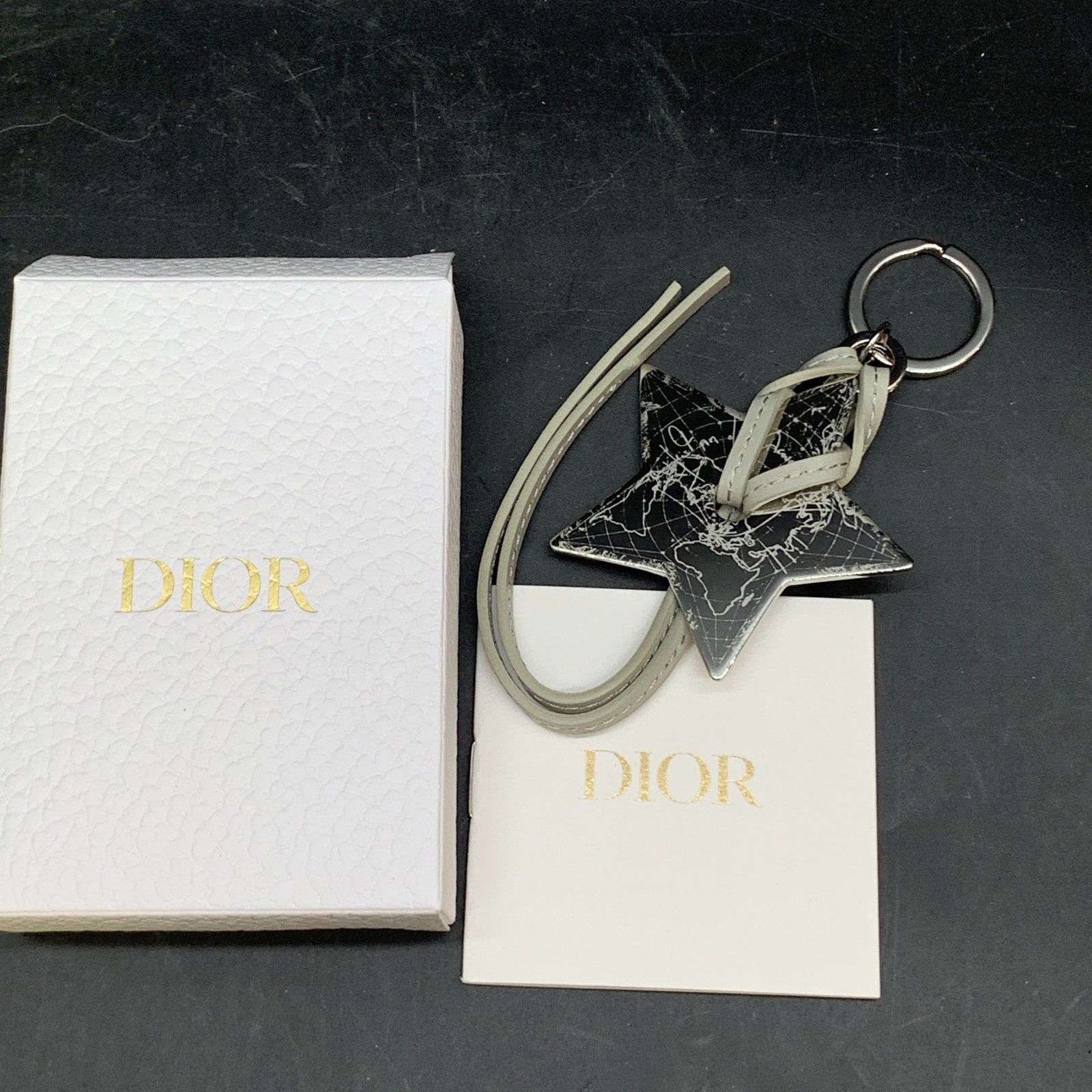 ［未使用/箱袋付］クリスチャンディオール　キーホルダー　発送3/7 未使用/箱袋付］クリスチャンディオール キーホルダー 発送3/7