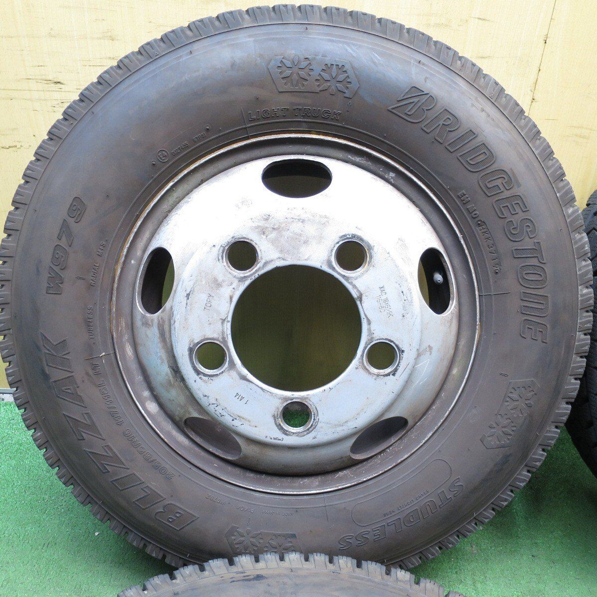 4本☆トラック タイヤ 205/85R16 117/115L スタッドレス ブリヂストン 