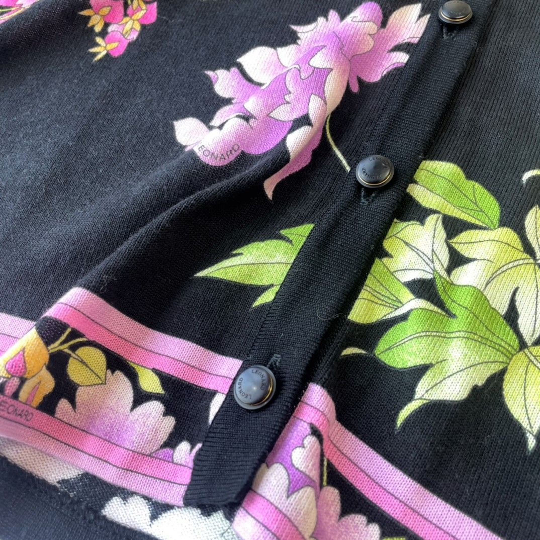 レオナール　フラワー装飾金釦カーディガン レオナール LEONARD FASHION 花柄刺繍カーディガン 金ボタン 【公式通販】