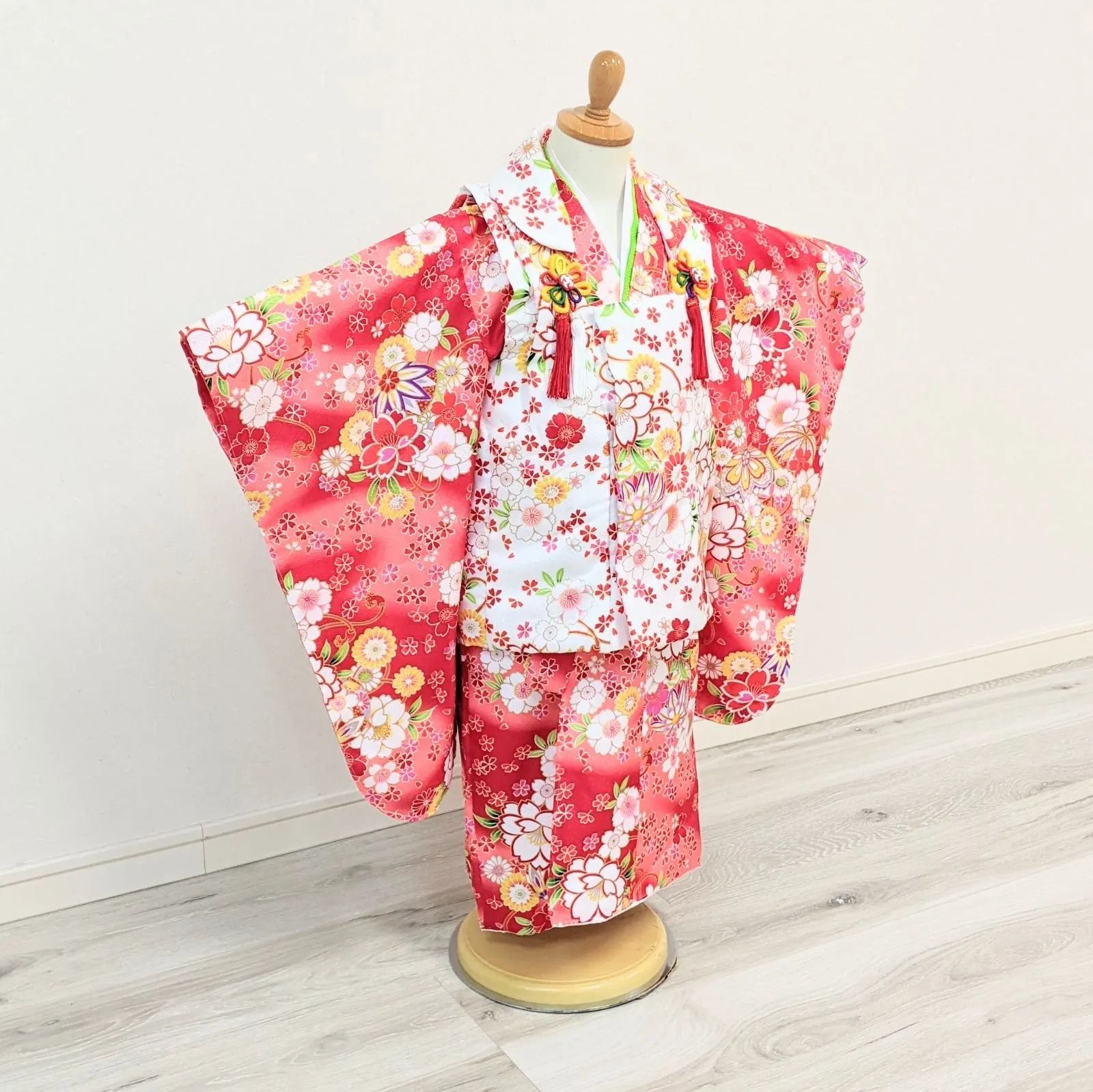 女の子 七五三 3歳 被布 着物セット 赤 白 古典 桜 鞠 s1 - メルカリ