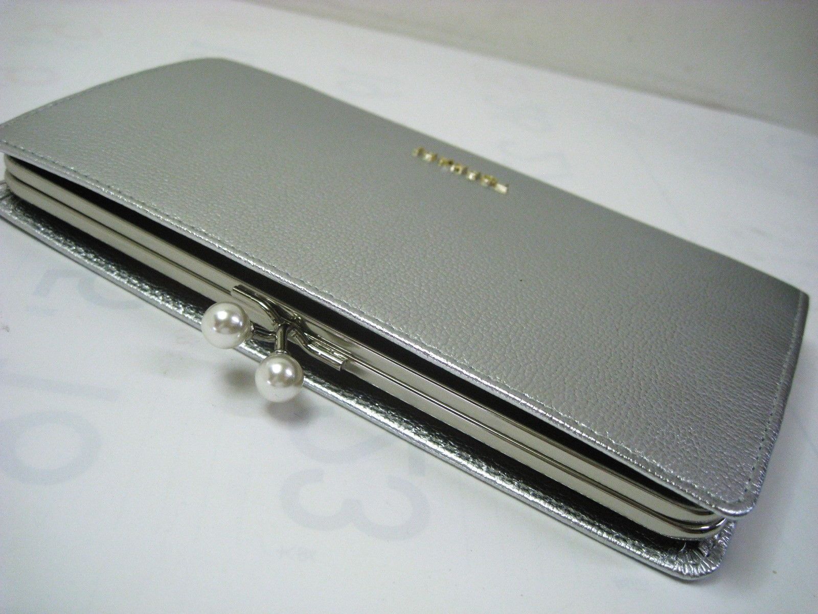 ほぼ未使用トプカピTOPKAPI牛革ガマグチシルバー内側ピンク定価27,500円 ほぼ未使用トプカピTOPKAPI牛革ガマグチシルバー内側ピンク定価