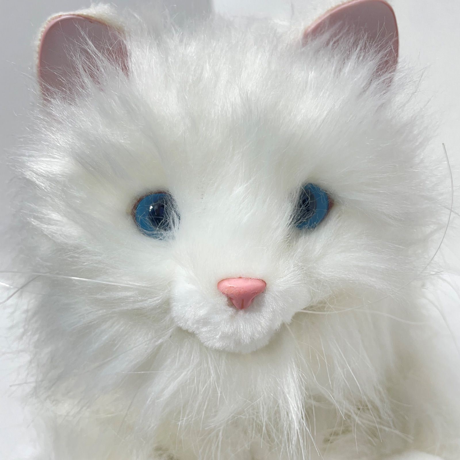 開封済み あまえんぼうねこちゃん 白猫 ぬいぐるみ 猫型ペット