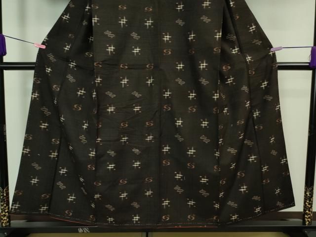 平和屋着物□極上 国指定重要無形文化財 本場久米島紬 手織 逸品 未