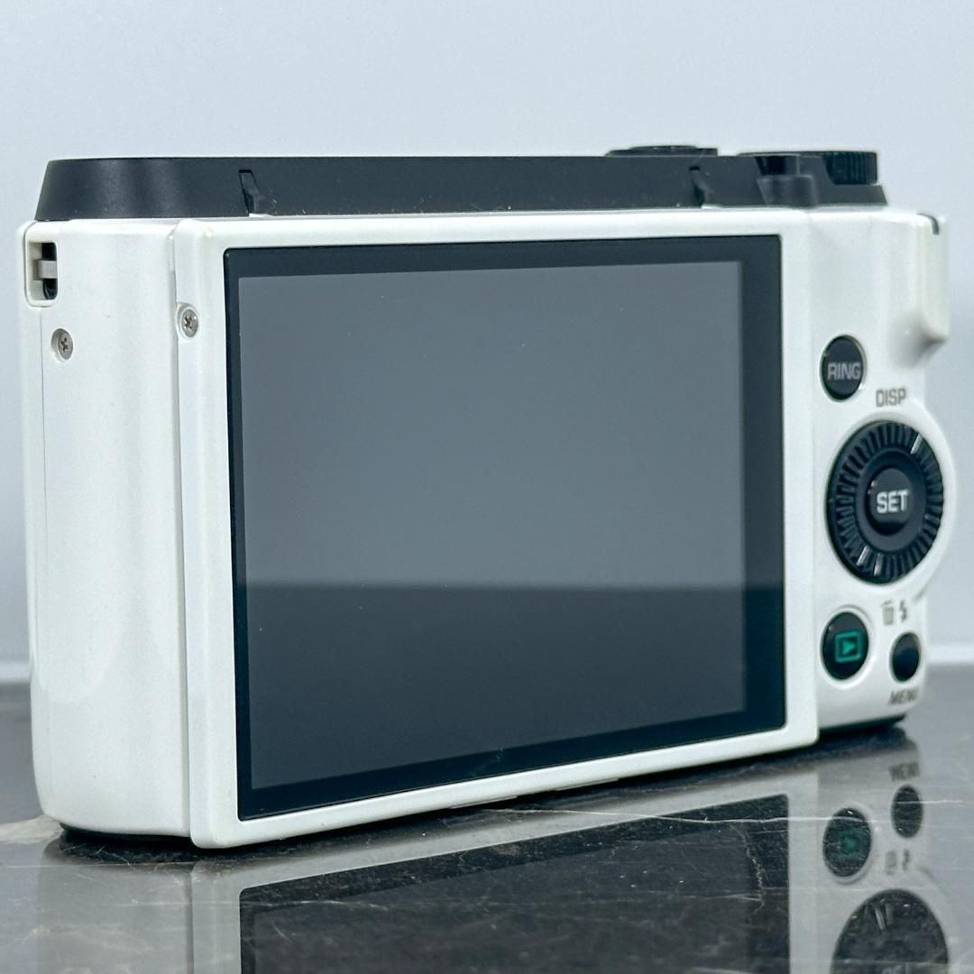 CASIO EX-FC400S デジカメ ゴルフモデル ゴルフ上達への近道は、傘を振るより“デジタルカメラ” | GQ JAPAN