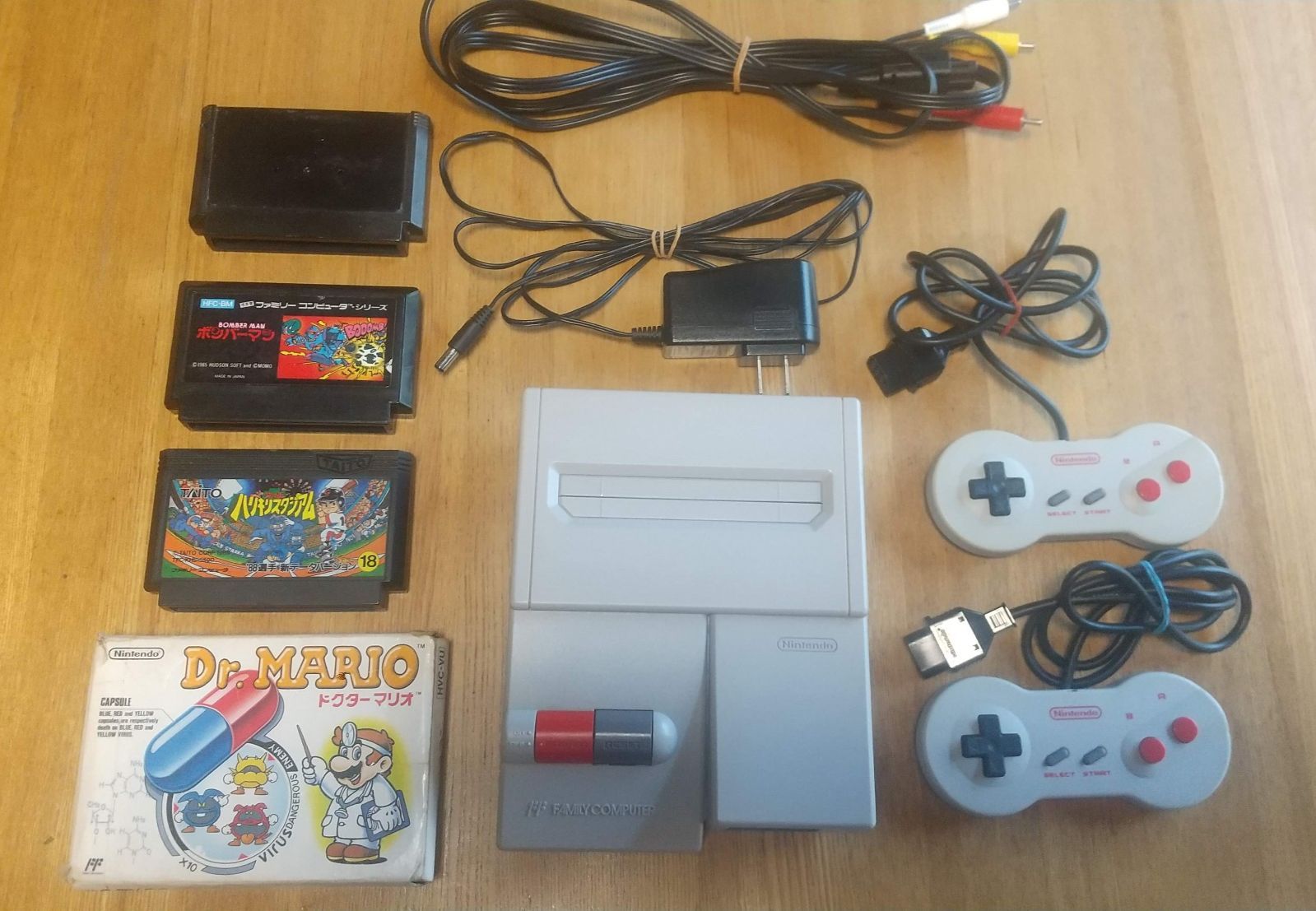 ニューファミコン 本体+コントローラー+ケーブル類 カセット4本 動作 