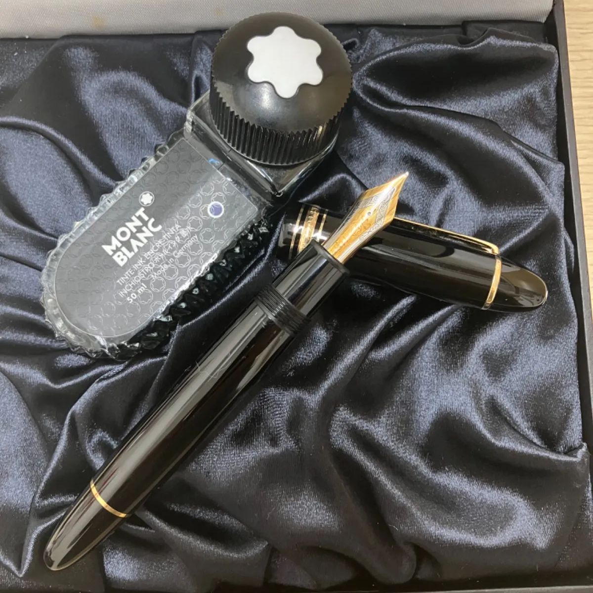 美品　モンブランMontblanc149 万年筆とインク瓶　マイスターシュテック 美品 モンブランMontblanc149 万年筆とインク瓶 マイスターシュ