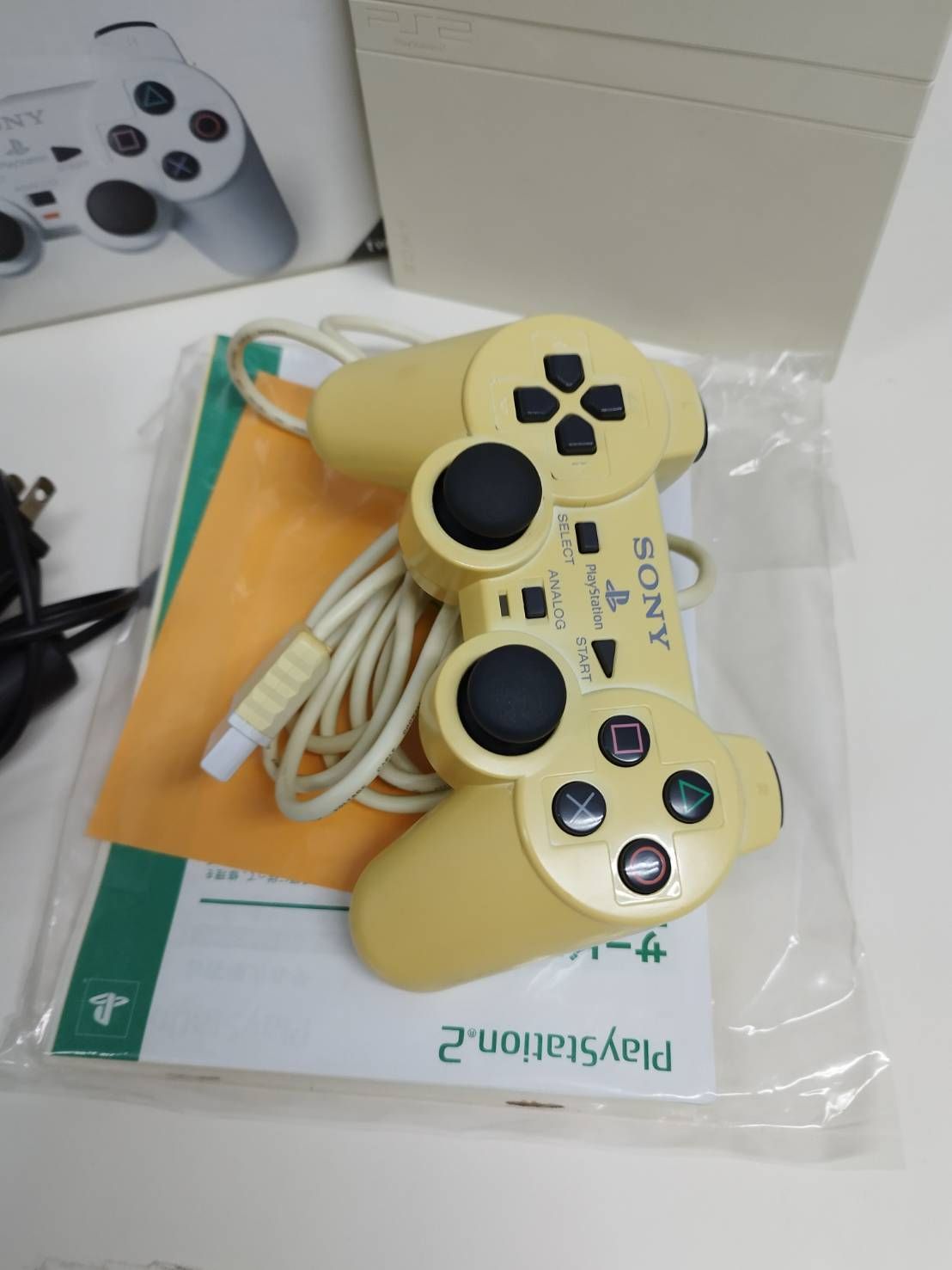 A）PS2本体 薄型  SCPH-70000 CW ホワイト プレステ2 SONY PS2 薄型 本体 一式 説明書付き 薄型 箱説明書つき SCPH-70000 CW