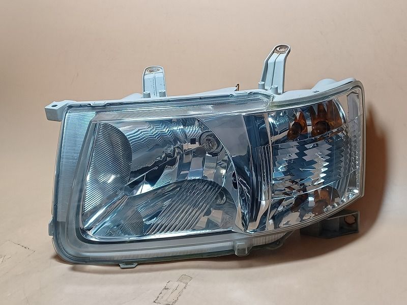 コーティング済 サクシード NCP55V 左ヘッドランプ ヘッドライト U 0.4T コイト 52-076 81150-52250 586