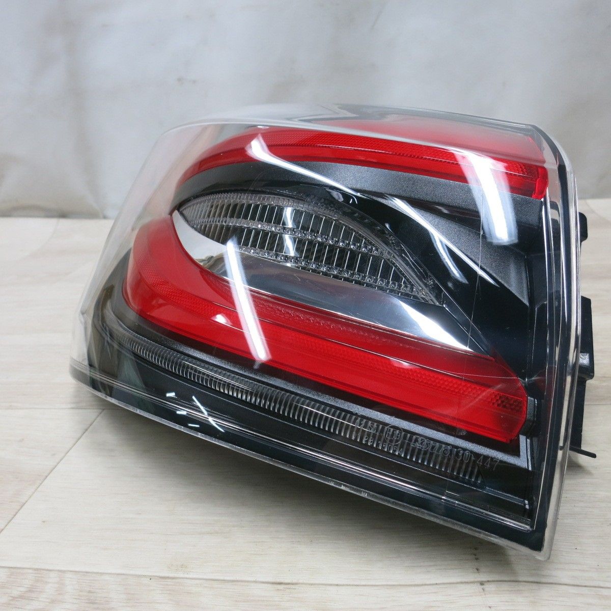 トヨタ純正220系クラウン前期 LED左側テールランプKOITO 30-447 送料無料] 新車外し!左右セット◇トヨタ 220系 クラウン 純正 テール