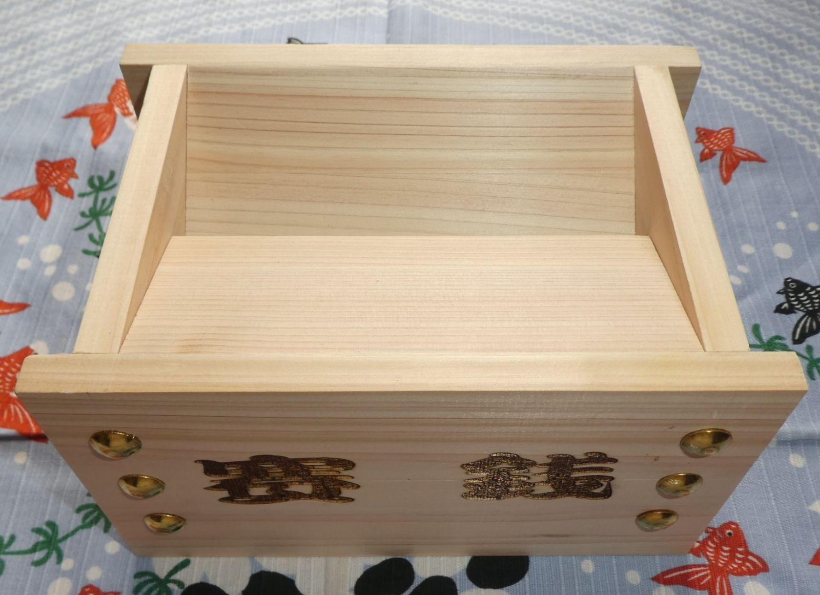 開運 賽銭箱（桧）大　浄財文字入　中の見えない格子タイプ cocomm様打合せ用 楽天市場】【日本製・栓材】賽銭箱 8寸 返し蓋・文字入り品 幅