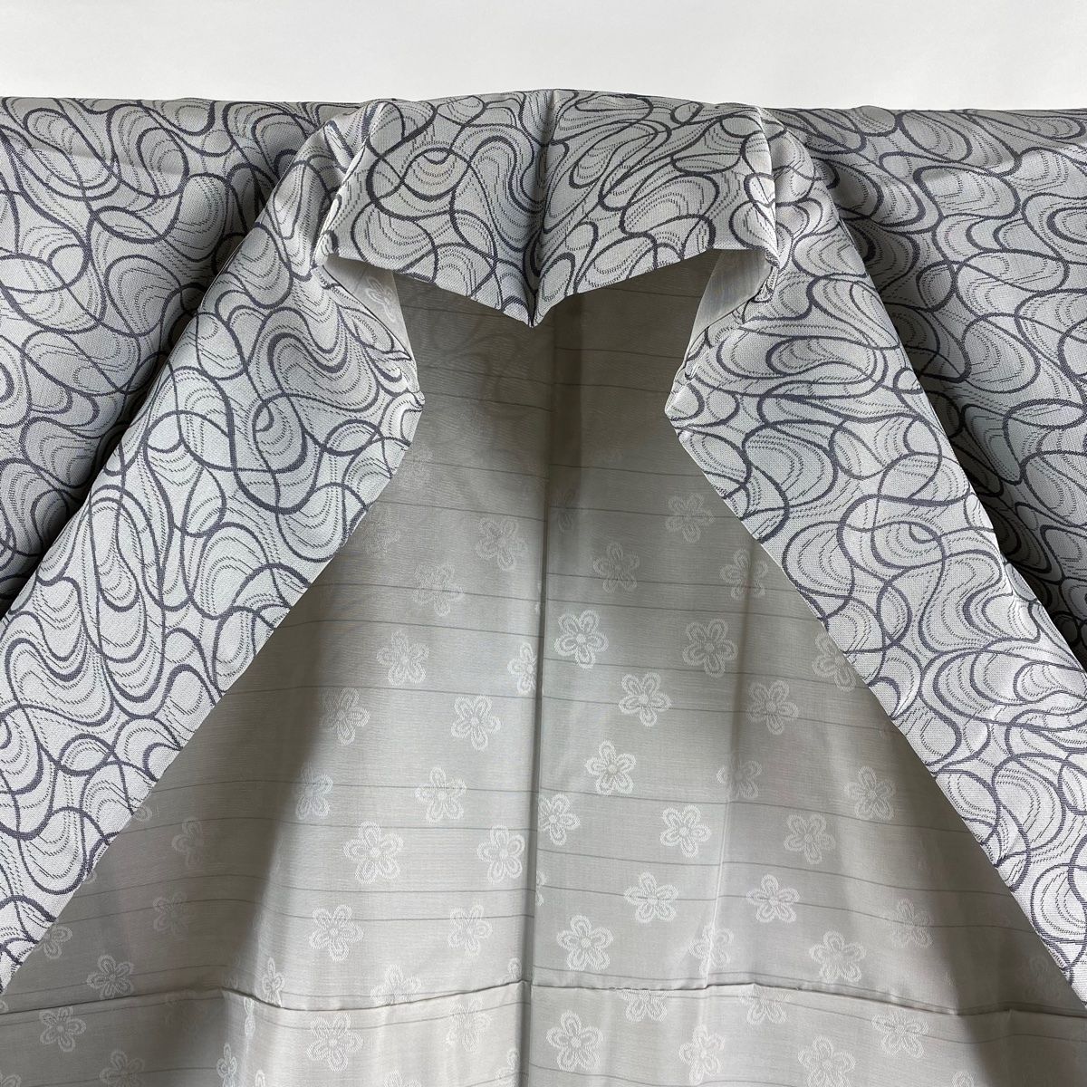 付下げ 身丈158cm 裄丈66cm M 袷 やまと 流水 銀糸 灰色 正絹 逸品  