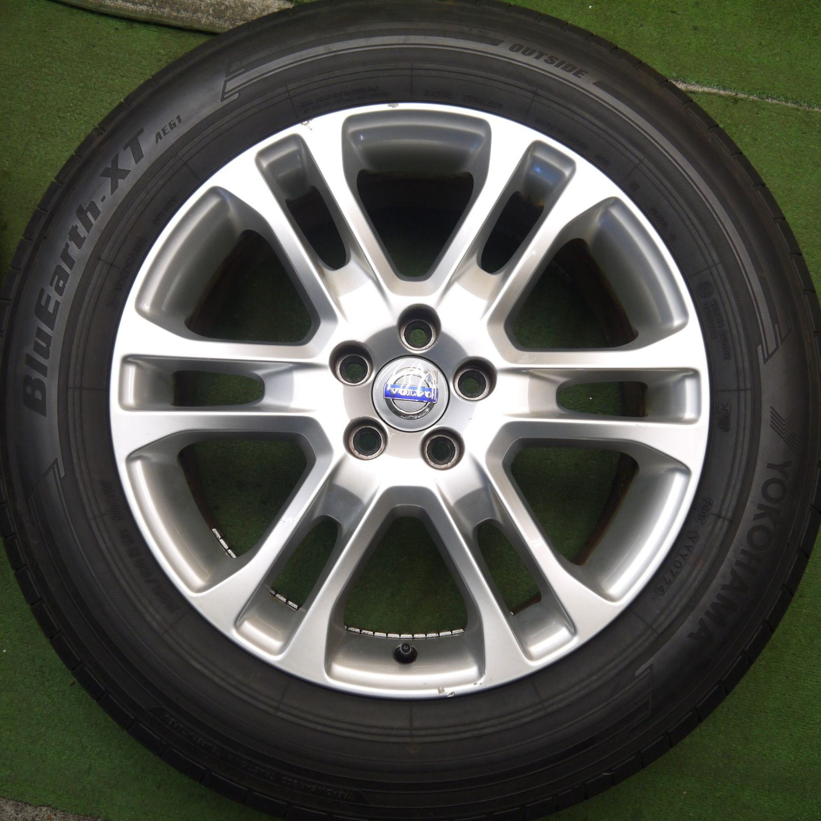 中古スタッドレス235/55R18ブリザック4本セット ボルボ、BMW、ハリアー