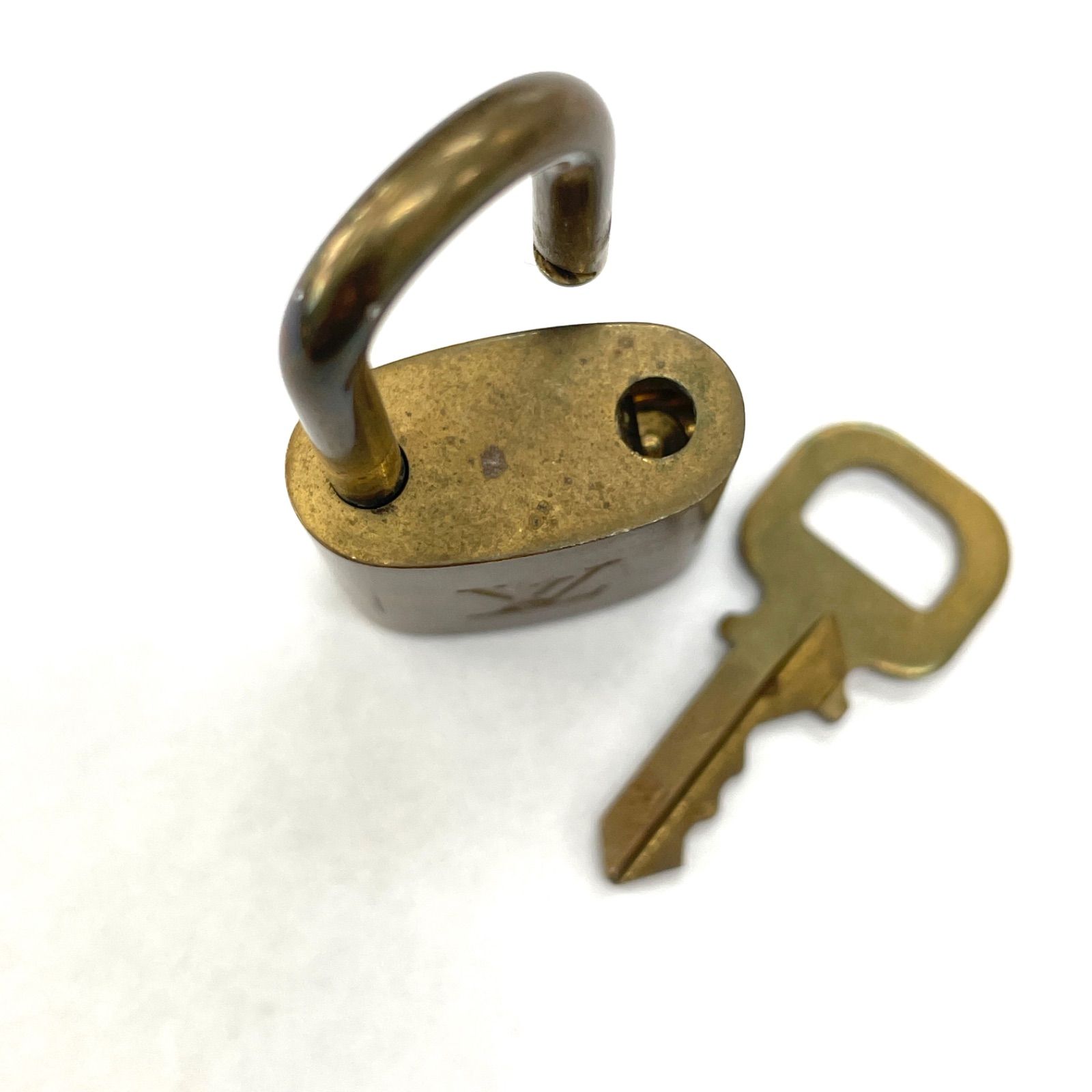 LOUIS VUITTON ルイヴィトン TSAマークロック付き 鍵 ゴールド Louis Vuitton Lock w/ Key # 300 Series Brass Goldtone