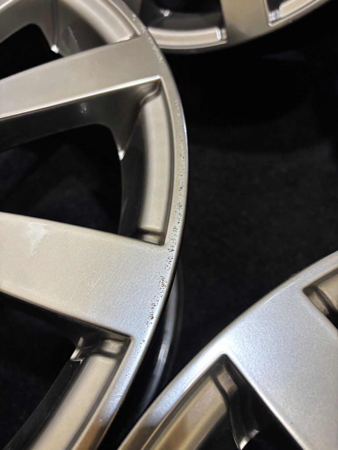 EuroPremium 18インチ 8J 50 130 5H アルミホイール 4本 アウディ Q7 カイエン VW トゥアレグ 空気圧センサー付 1-K270 FFCRYSTALESIA_COM