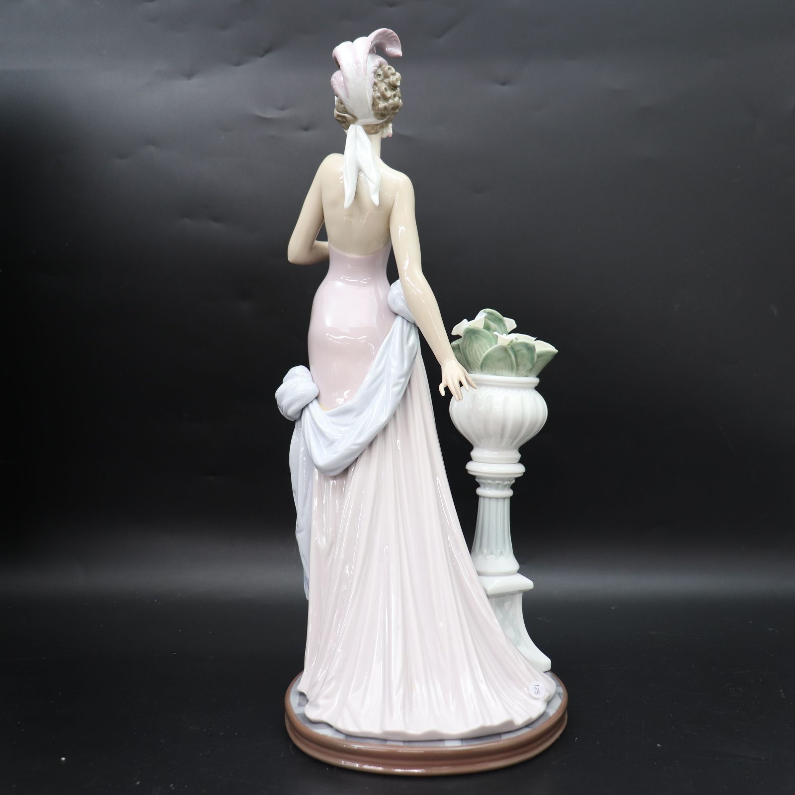 R*i様 LLADRO リヤドロ 花と踊り子 陶器 ITLRV00FSXMS リヤドロ 女性 白い花 品格 A TOUCH OF CLASS #5377 陶器