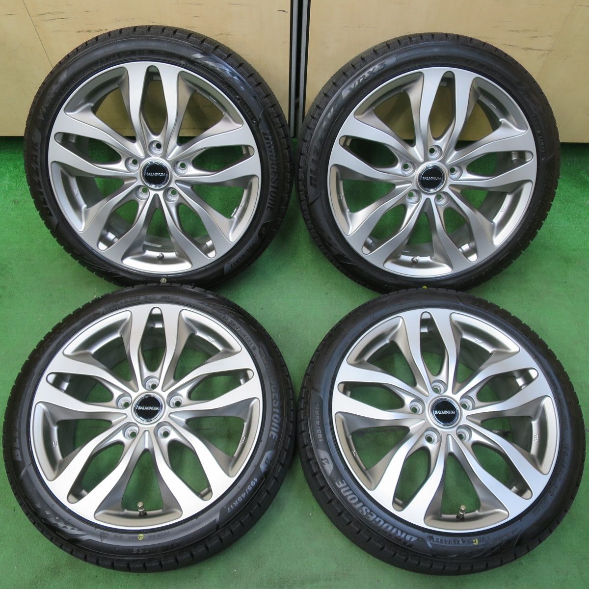 [送料無料] 超バリ溝！21年！キレイ！ほぼ10分スタッドレス 195/45R17 ブリヂストン ブリザック VRX3 BALMINUM バルミナ 17インチ PCD114.3/5H4111408イス