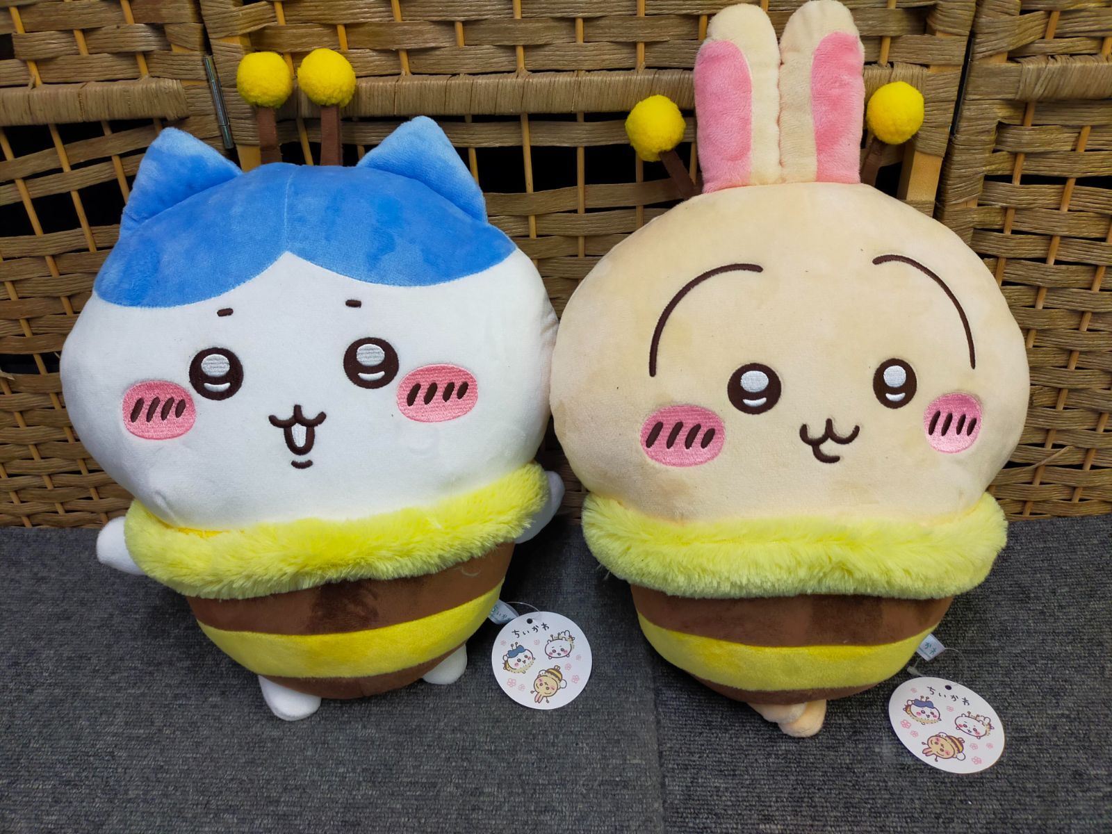 ちいかわ　ハチさん　BIGぬいぐるみ　計15個セット　各種×5セット⑨ ちいかわ ハチさんBIGぬいぐるみ | 商品紹介 | 株式会社パレード