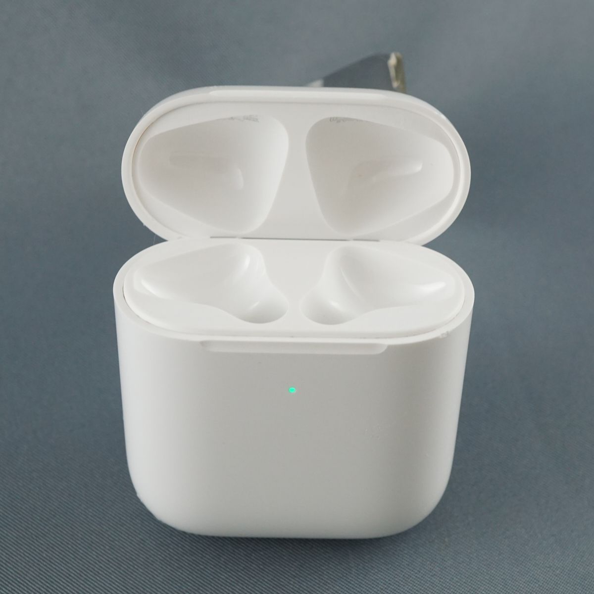 AirPods with Wireless Charging Case エアーポッズ 充電ケースのみ