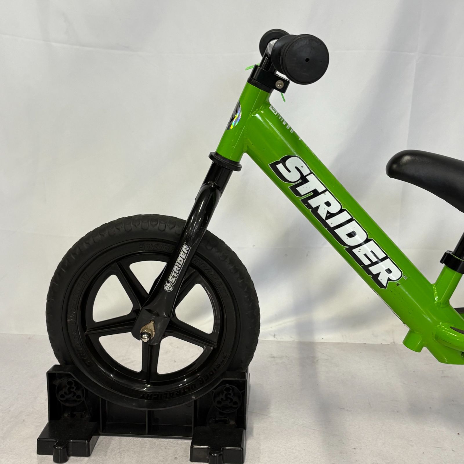 大人気カラー STRIDER 12 SPORT ストライダー スポーツ バランスバイク