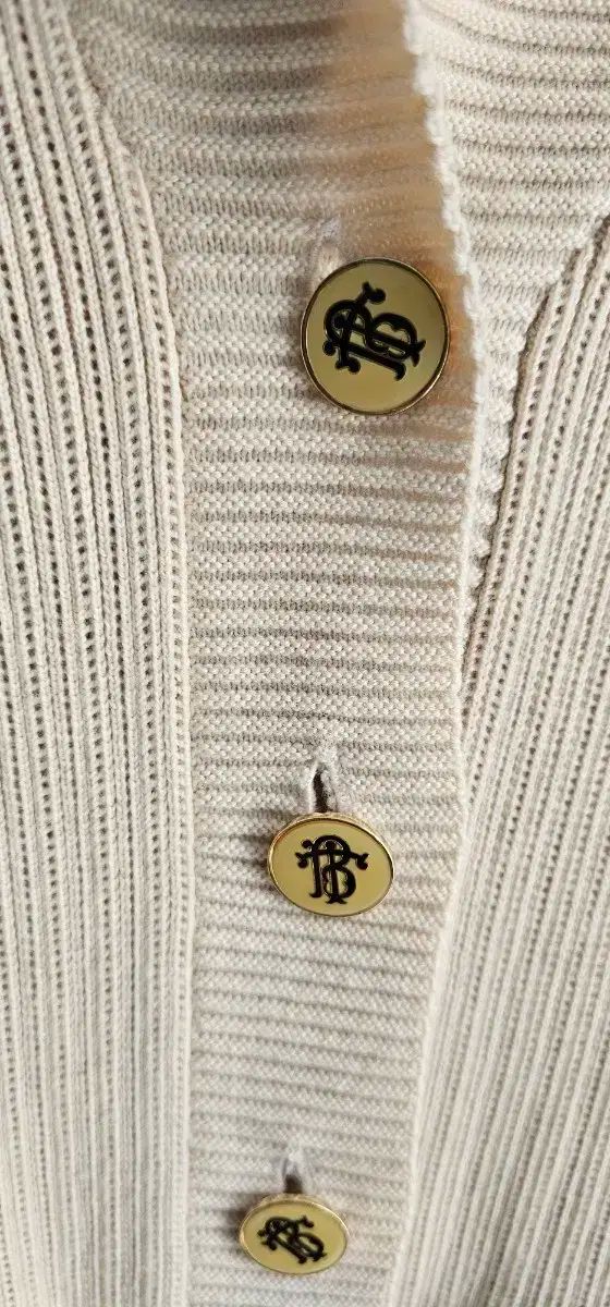 アイボリー ニット