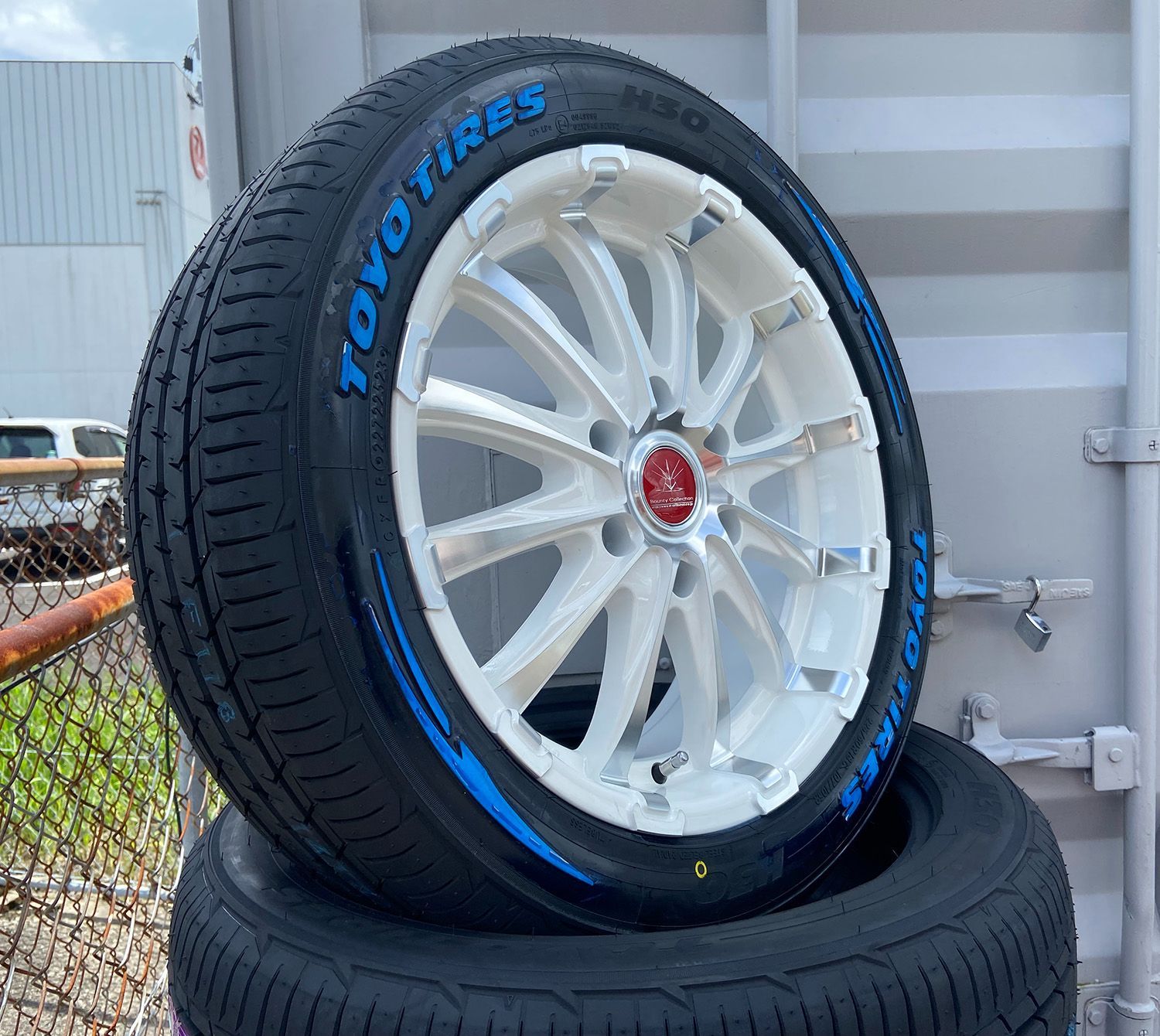 車検対応/バン適合規格 200系ハイエース レジアスエース タイヤ 