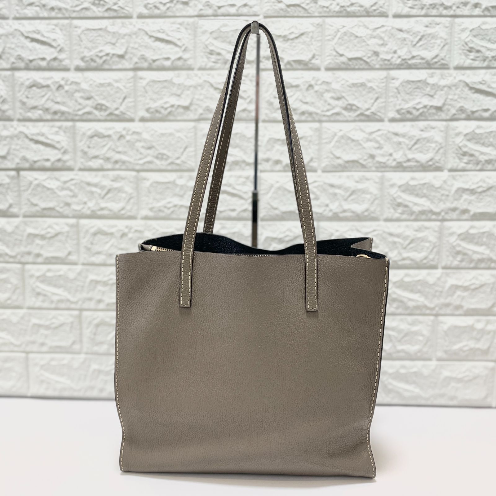 MARC JACOBS グレージュ トートバッグ MARC JACOBS トートバッグ THE LEATHER MEDIUM TOTE BAG/ザ