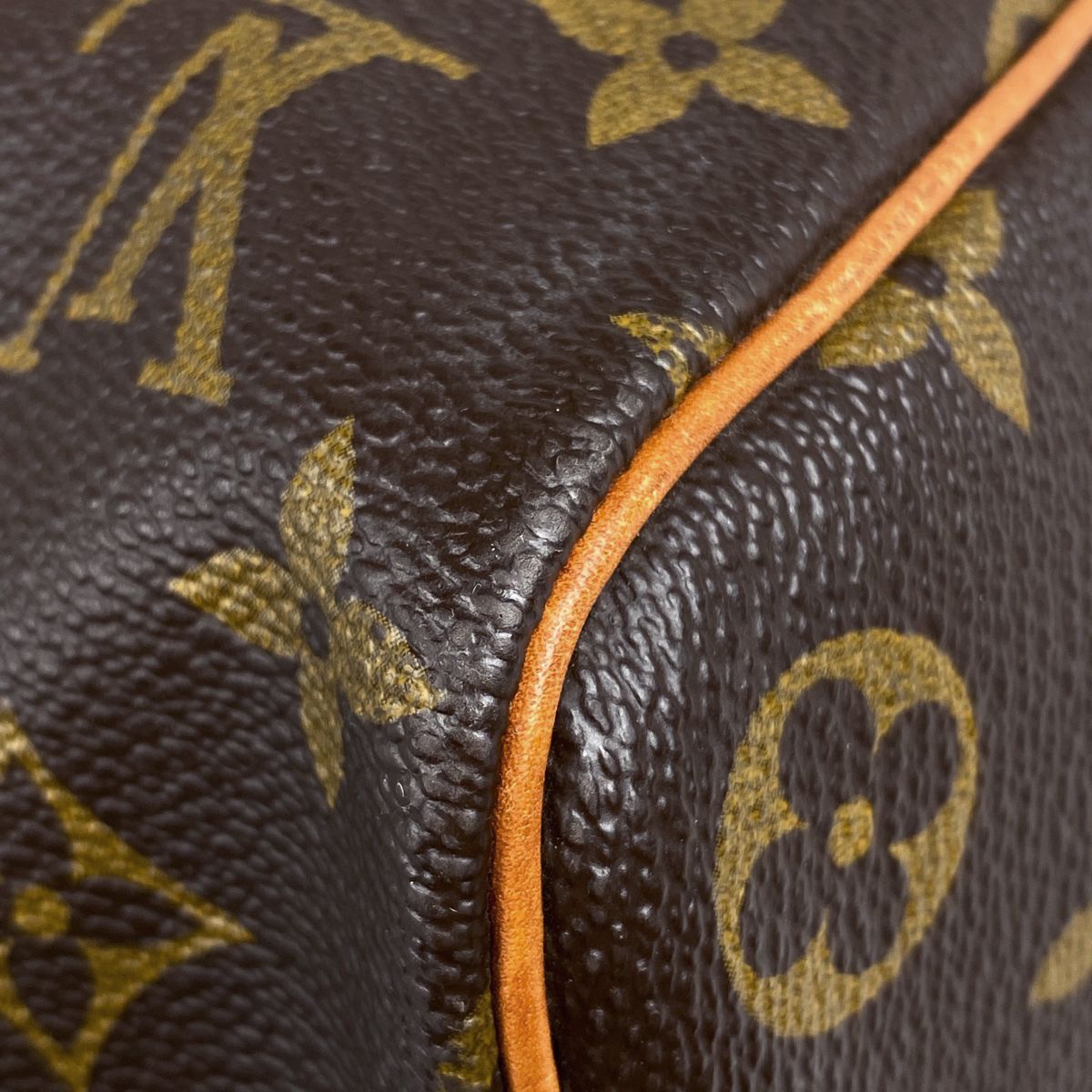 モノグラム ブラウン